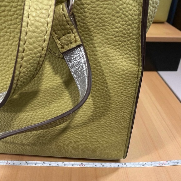 Anne Klein lime green small tote. - Picture 6 of 7